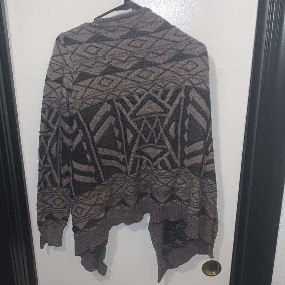 Wild Pearl Aztec Gray/Black Cardigan in Size Large - Picture 4 of 4